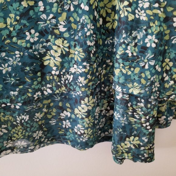 Emaline Woman V Neck Green Floral Lined Flowy Lightweight Sheer Sleeves Top 2X - Picture 7 of 8